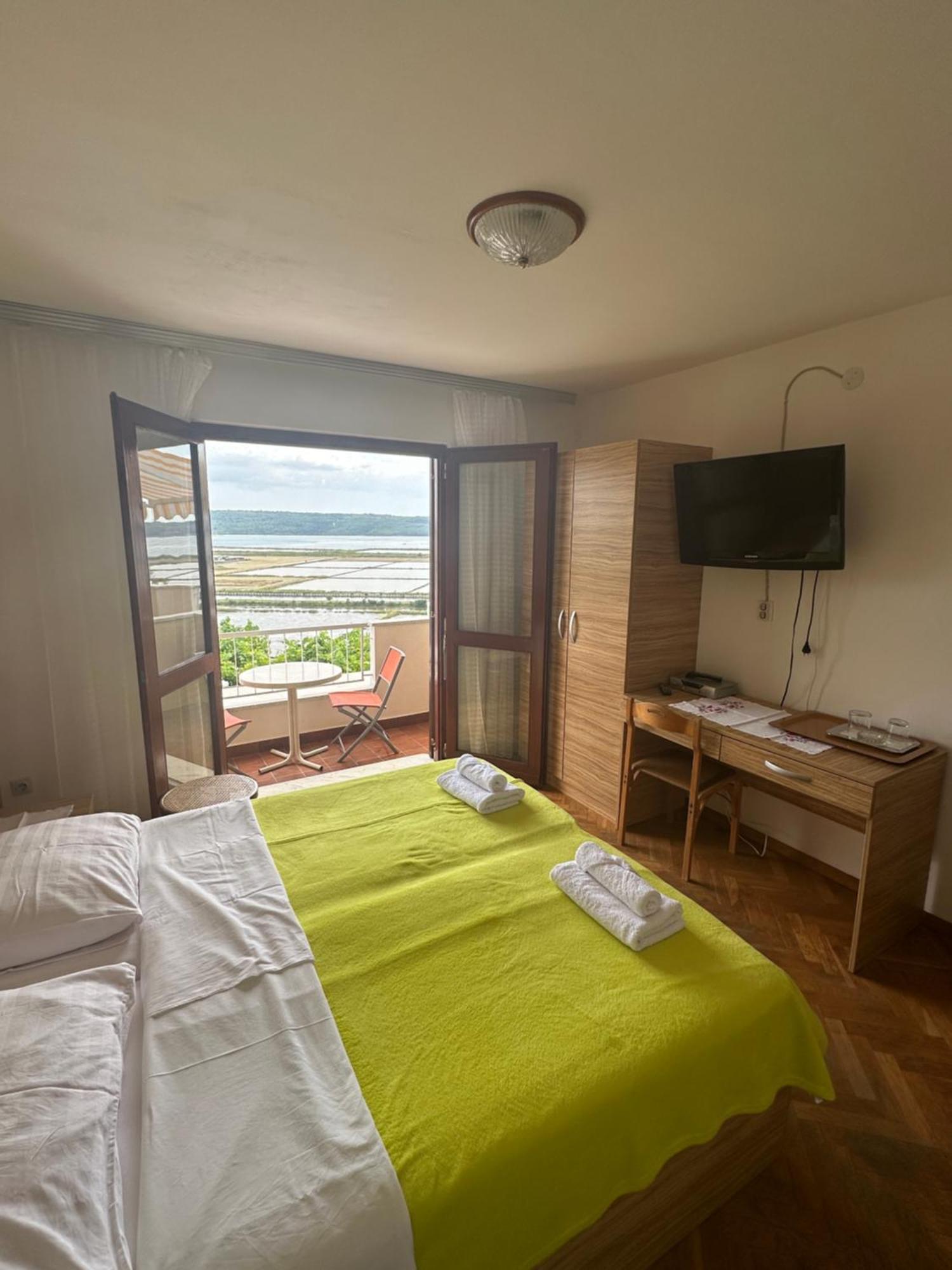 Rooms And Apartments Roza Portorož Kültér fotó